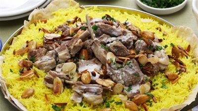 منسف اللحم طبق عربي تقليدي
