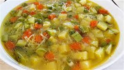 شوربة الخضار الصحية وجبة دافئة ولذيذة