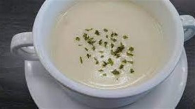 شوربة بيضاء طبق لذيذ وغني بالفوائد