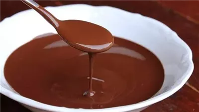 طريقة عمل الشوكولاتة في المنزل بمكونات بسيطة