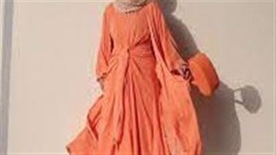 أفكار ساحرة لتنسيق اللون المشمشي الفاتح للمحجبات