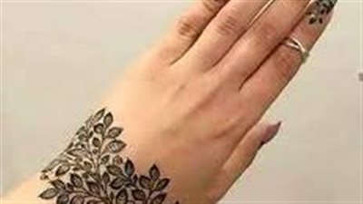 طريقة نقش الحناء: فنٌّ تقليديٌّ يُضفي جمالًا على اليدين