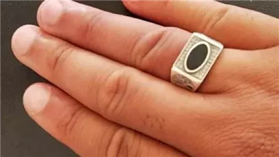 سبب إطالة الرجال ظفر إصبع الخنصر